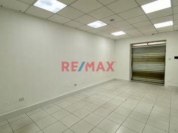 ✨ ¡Haz crecer tu negocio en una de las avenidas más comerciales de Chiclayo! ✨

📍 Ubicado estratégicamente en la Av. Sáenz Peña, este amplio local c