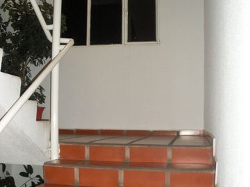 DEPARTAMENTO EN FRACCIONAMIENTO ARBOLADO, EN VENTA