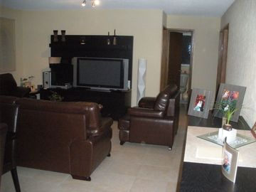 DEPARTAMENTO EN FRACCIONAMIENTO ARBOLADO, EN VENTA