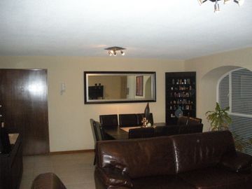 DEPARTAMENTO EN FRACCIONAMIENTO ARBOLADO, EN VENTA