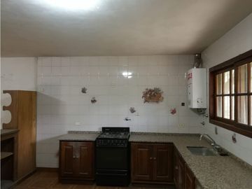 CASA CON LOTE MULTIFAMILIAR / DEL TRIDENTE AL 1700