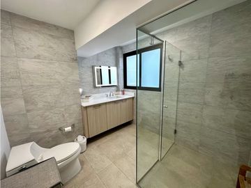 Venta de apartamento en la Cresta, Ph Alcazar