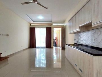 Rumah Cantik Siap Huni di Cirendeu 2 Lantai Dekat ke MRT Lebak Bulus