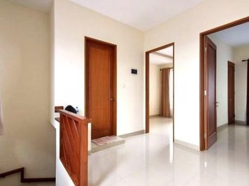 Rumah Cantik Siap Huni di Cirendeu 2 Lantai Dekat ke MRT Lebak Bulus