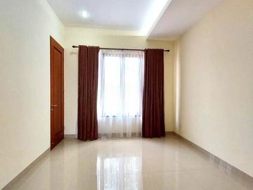 Rumah Cantik Siap Huni di Cirendeu 2 Lantai Dekat ke MRT Lebak Bulus