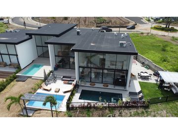 Exclusiva Casa de Playa, Amoblado. Urbanización Ciudad del Mar