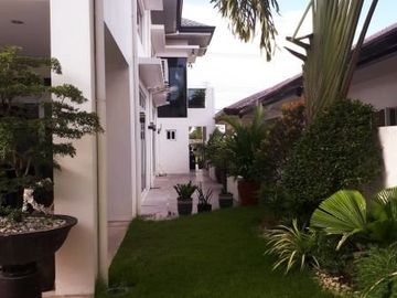 Fully Furnished with Pool House for Sale in Amsic Angeles City