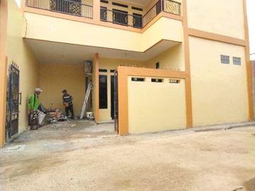 Rumah 2 lantai dekat jalan utama free biaya biaya rumah siap huni