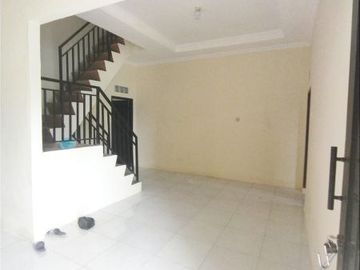 Rumah 2 lantai dekat jalan utama free biaya biaya rumah siap huni