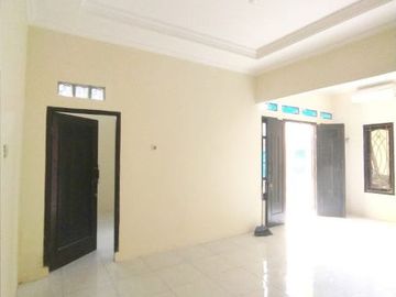 Rumah 2 lantai dekat jalan utama free biaya biaya rumah siap huni