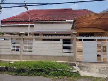 Disewakan Rumah di Raya Manyar Tirtoyoso, Surabaya Timur