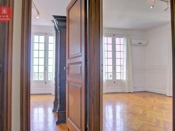 Basavilbaso y Av. Libertador - 3 amb en Venta - Edificio Histórico