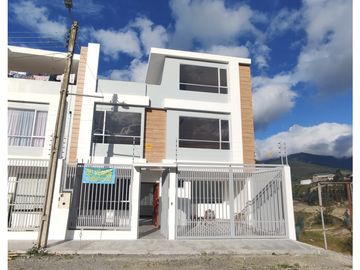 Vendo casa por estrenar al Sur de Loja
