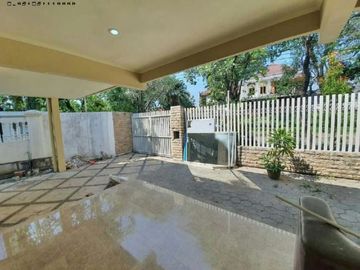 Rumah di Raya Ngagel Jaya Utara, Hadap Selatan, Carport 4 Mobil