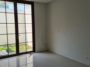 DiJual Rumah 2 lantai Siap Huni BU di Taman Puspa Raya Citraland Sby