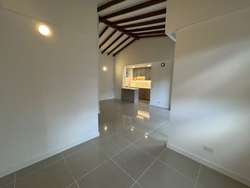 apartamento en arriendo en loma del esmeraldal. Cod A9434073
