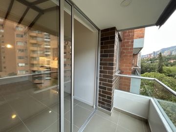 apartamento en arriendo en loma del esmeraldal. Cod A9434073