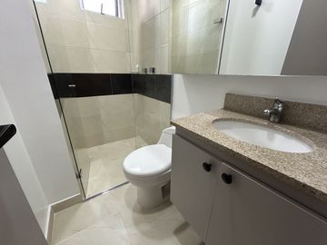 apartamento en arriendo en loma del esmeraldal. Cod A9434073
