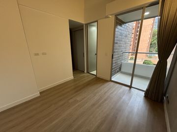 apartamento en arriendo en loma del esmeraldal. Cod A9434073