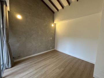 apartamento en arriendo en loma del esmeraldal. Cod A9434073