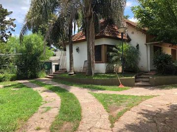 Casa en venta en Barrio Sarmiento