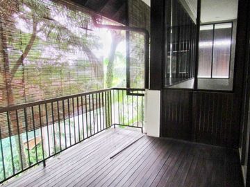 Disewakan Modern Town House di Cilandak dengan Kolam Renang dan Kondisi Unfurnished HSE-A0085