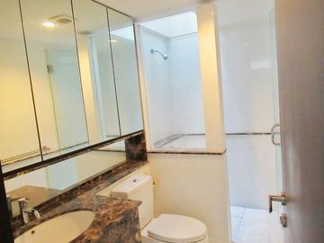 Disewakan Modern Town House di Cilandak dengan Kolam Renang dan Kondisi Unfurnished HSE-A0085