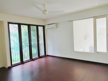 Disewakan Modern Town House di Cilandak dengan Kolam Renang dan Kondisi Unfurnished HSE-A0085
