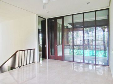 Disewakan Modern Town House di Cilandak dengan Kolam Renang dan Kondisi Unfurnished HSE-A0085