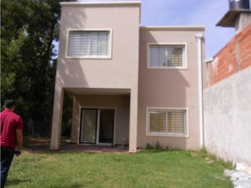 CASA 4 AMB A ESTRENAR - BARRIO LAS MARGARITAS