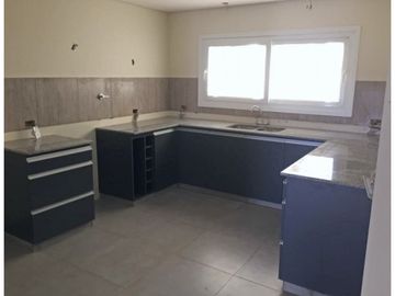 CASA 4 AMB A ESTRENAR - BARRIO LAS MARGARITAS