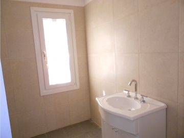 CASA 4 AMB A ESTRENAR - BARRIO LAS MARGARITAS