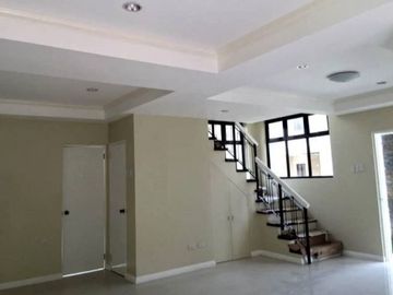 Beachfront Single Detached 4BR In Fonte Di Versailles