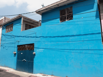 Casa Amplia con Uso de Suelo Mixto en San Sebastían Tecoloxtitlán, Iztapalapa.