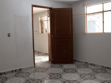 Casa Amplia con Uso de Suelo Mixto en San Sebastían Tecoloxtitlán, Iztapalapa.