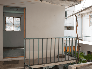 Casa Amplia con Uso de Suelo Mixto en San Sebastían Tecoloxtitlán, Iztapalapa.