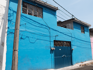 Casa Amplia con Uso de Suelo Mixto en San Sebastían Tecoloxtitlán, Iztapalapa.