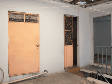 Casa Amplia con Uso de Suelo Mixto en San Sebastían Tecoloxtitlán, Iztapalapa.