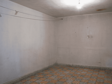 Casa Amplia con Uso de Suelo Mixto en San Sebastían Tecoloxtitlán, Iztapalapa.