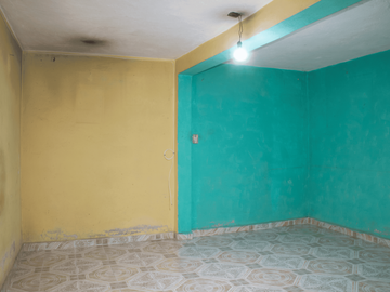 Casa Amplia con Uso de Suelo Mixto en San Sebastían Tecoloxtitlán, Iztapalapa.