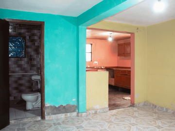 Casa Amplia con Uso de Suelo Mixto en San Sebastían Tecoloxtitlán, Iztapalapa.