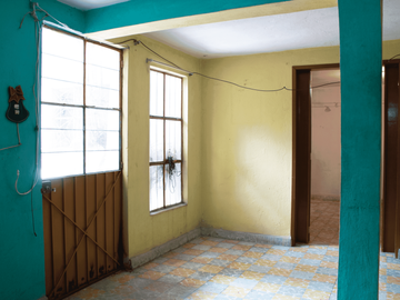 Casa Amplia con Uso de Suelo Mixto en San Sebastían Tecoloxtitlán, Iztapalapa.