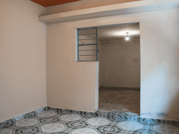 Casa Amplia con Uso de Suelo Mixto en San Sebastían Tecoloxtitlán, Iztapalapa.