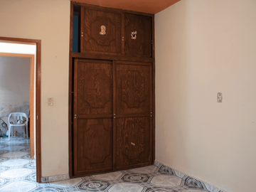 Casa Amplia con Uso de Suelo Mixto en San Sebastían Tecoloxtitlán, Iztapalapa.