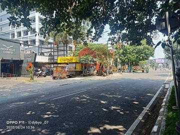 Ruang usaha jln Riau samping kantor pos dan Starbucks