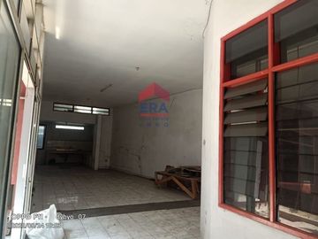 Ruang usaha jln Riau samping kantor pos dan Starbucks