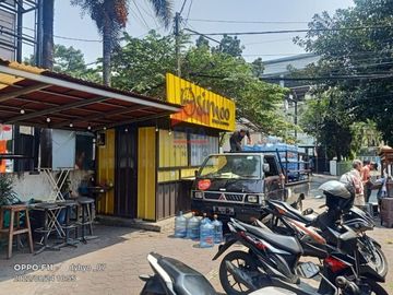 Ruang usaha jln Riau samping kantor pos dan Starbucks