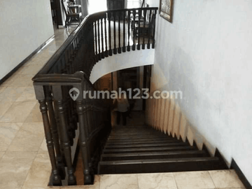 Turun Drastis Rumah Besar Kemang Selatan, Jakarta Selatan