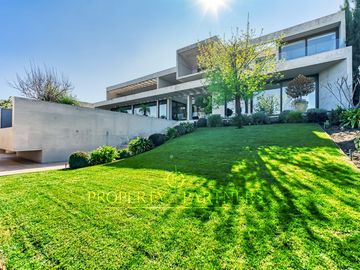 Espectacular Casa en Valle Escondido