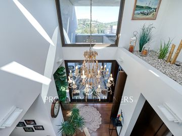 Espectacular Casa en Valle Escondido